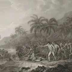 Scontro violento sulla spiaggia con nativi armati e marinai in barca. La scena drammatica evoca la morte di James Cook.