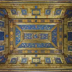 Soffitto dorato e blu con decorazioni a grottesche e iscrizioni, parte dello studiolo di Isabella d'Este.