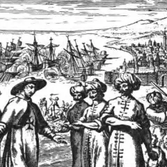 Un porto affollato con navi all'ancora, una città sullo sfondo e un gruppo di persone in primo piano, forse i pirati sardi in attesa.