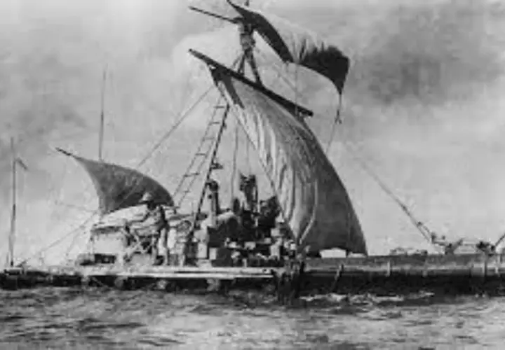 La Kon-Tiki, un'imbarcazione di balsa, solca l'oceano. La sua storia vera è un'avventura di coraggio e scoperta.