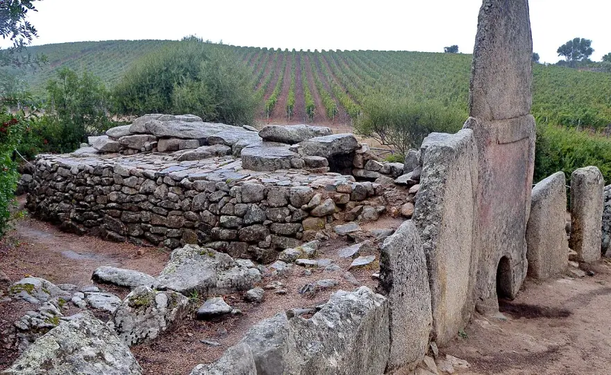 Tombe dei Giganti - Guida completa all'archeologia nuragica
