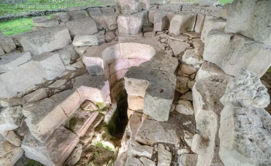 Tempio a pozzo di Irru - Guida completa alla Sardegna nuragica