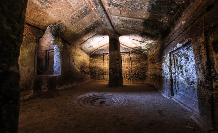 Domus de Janas Putifigari - S'Incantu: la casa dei morti sarda