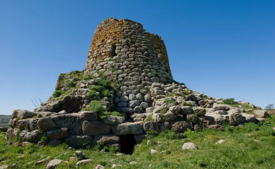Nuraghe Santa Barbara: guida per capire e visitare il gigante del Barigadu
