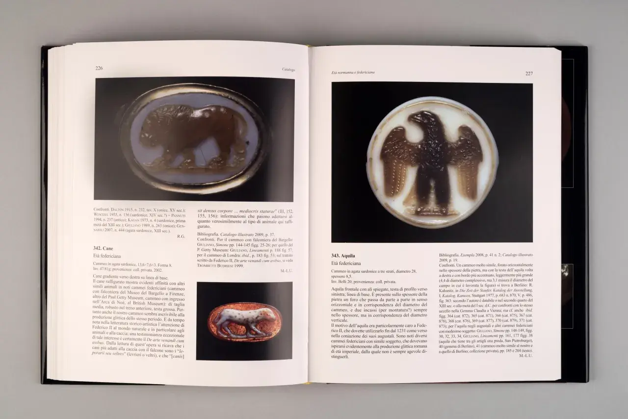 Cammei federiciani: un cane e un'aquila, esempi della produzione glittica romana. Il significato della glittica è nella sua arte e storia.