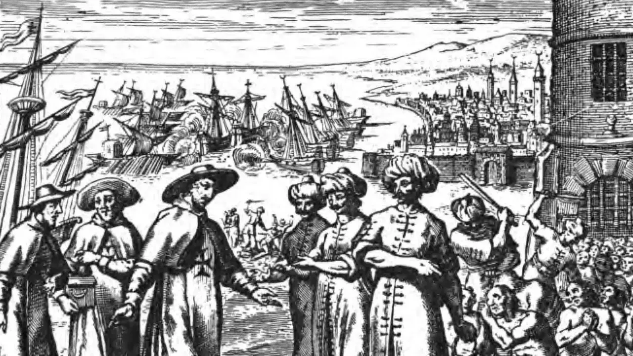 Un porto affollato con navi all'ancora, una città sullo sfondo e un gruppo di persone in primo piano, forse i pirati sardi in attesa.