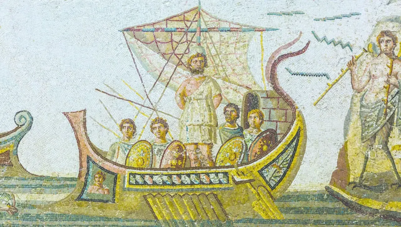 Ulisse, re di Itaca, con i suoi compagni su una nave, affronta un'onda. A destra, una figura con una tromba.