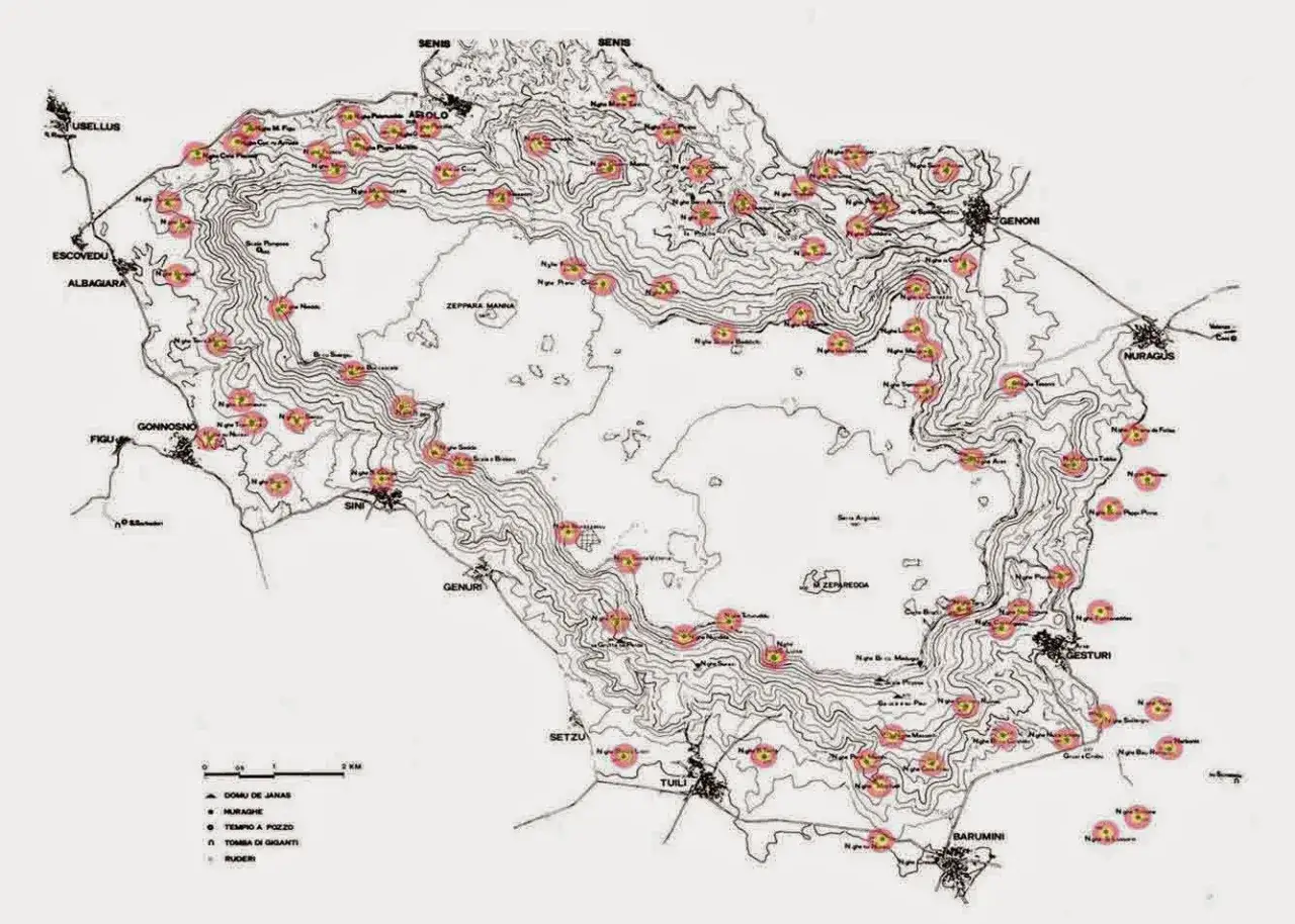 Mappa topografica che indica la posizione dei nuraghi e altri siti archeologici in Sardegna, con particolare attenzione all'area di Barumini.